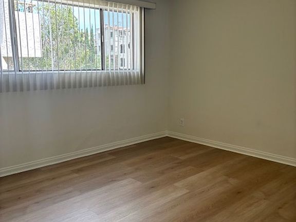 5th image of 1435 S Bundy Dr APT 5