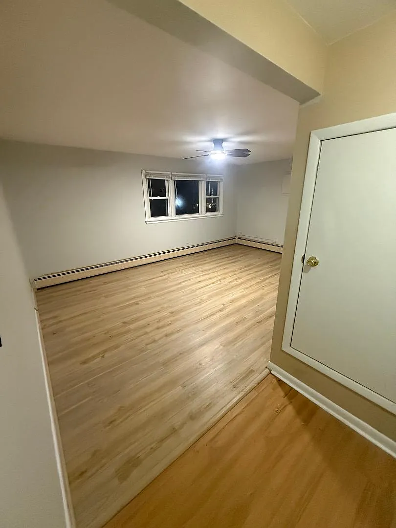 Building Photo - 119 Garibaldi Ave #2
