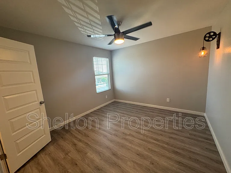 18787 W Yucatan Dr — Photo 17