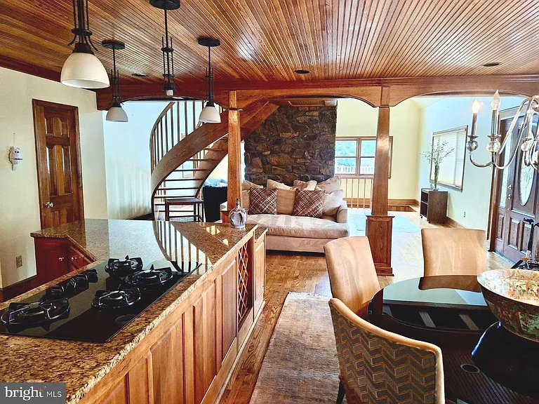 9078 Knoll Run Ln — Photo 10