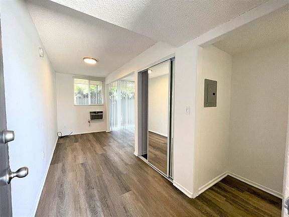 3rd image of 20951 Roscoe Blvd #77-34