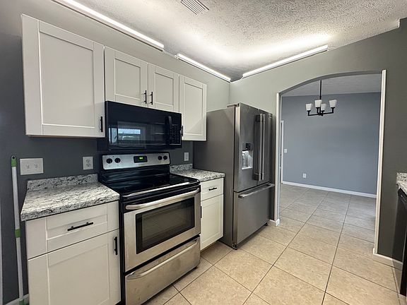 3rd image of 465 SE Seahouse Dr