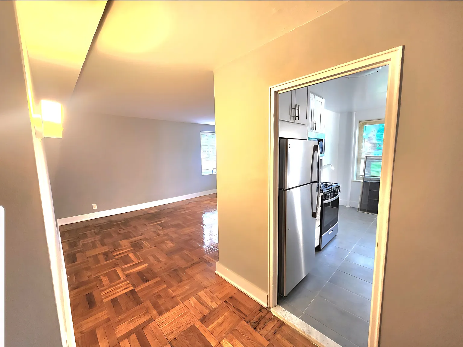 Studio, 697 sqft, $1,800 — Photo 2