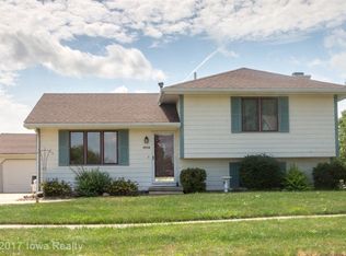 8508 Ridgeview Dr, Des Moines, IA 50320