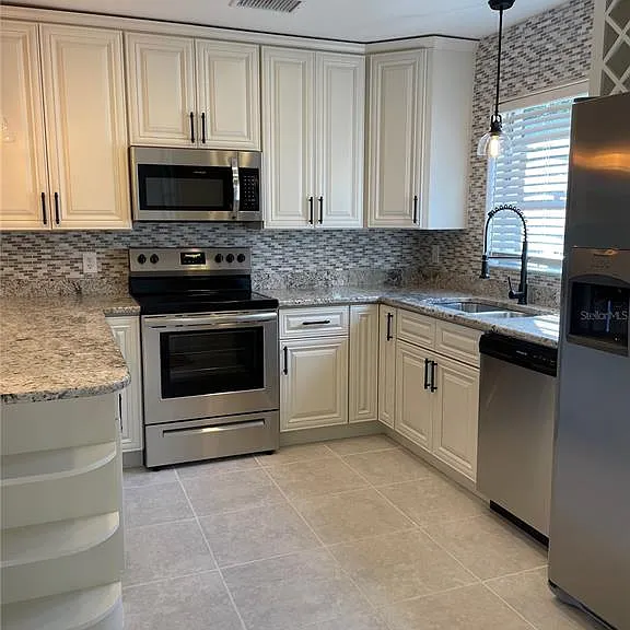 1424 Chesterfield Dr — Photo 12