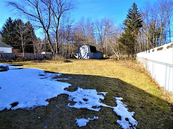2nd image of 2618 Huckleberry Ln