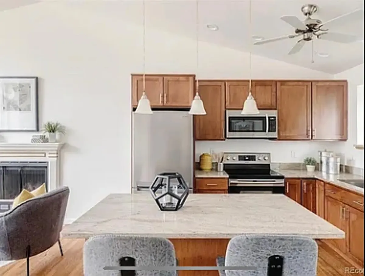 Building Photo - 1107 S Flower Cir
