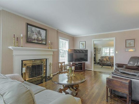 2nd image of 7918 Cambridge St