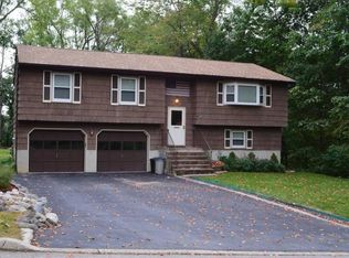 124 Star Lake Rd, Bloomingdale, NJ 07403