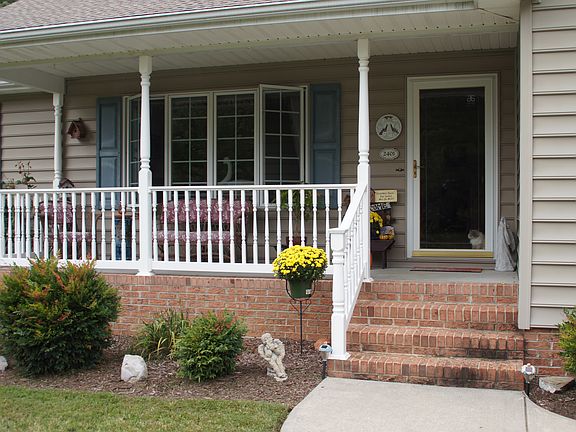 2nd image of 2401 Canterbury Dr
