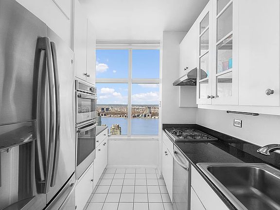 3rd image of 160 W 66th St APT 56E