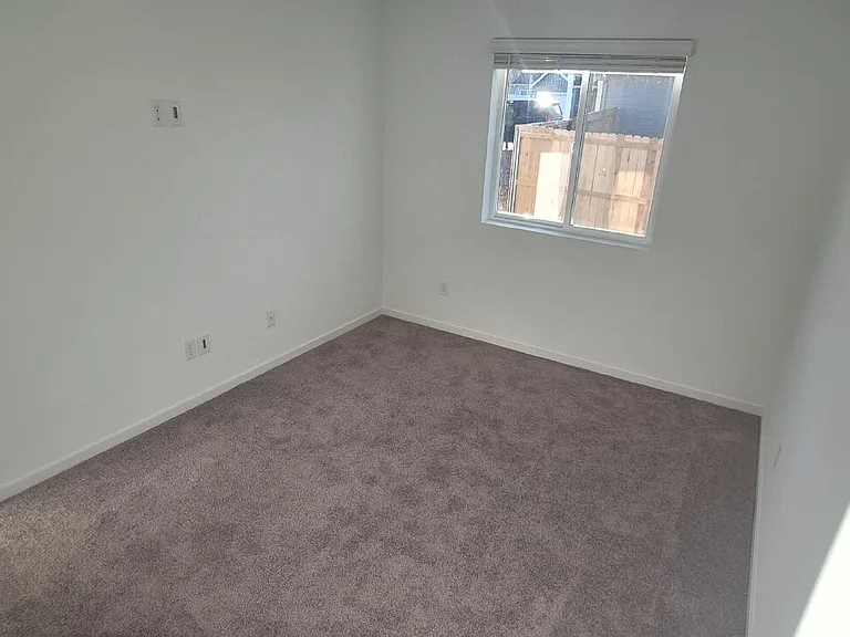 1349 NE Cobbleridge Loop — Photo 24