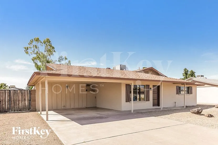 4 bed, 2.0 bath, 1365 sqft, $2,145 — Photo 2