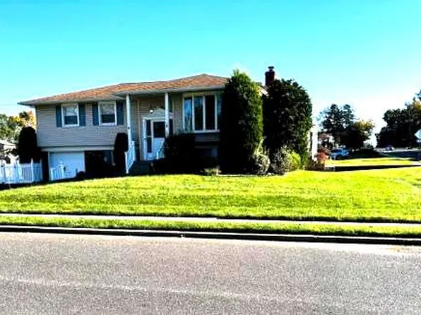 2 Hunter Dr, Delran, NJ 08075