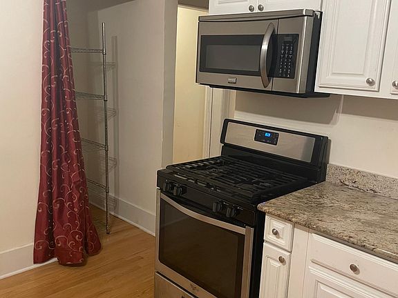 3rd image of 126 Van Cortlandt Pk Ave