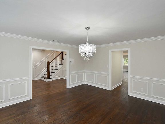 4th image of 41 Hunting Hill Dr