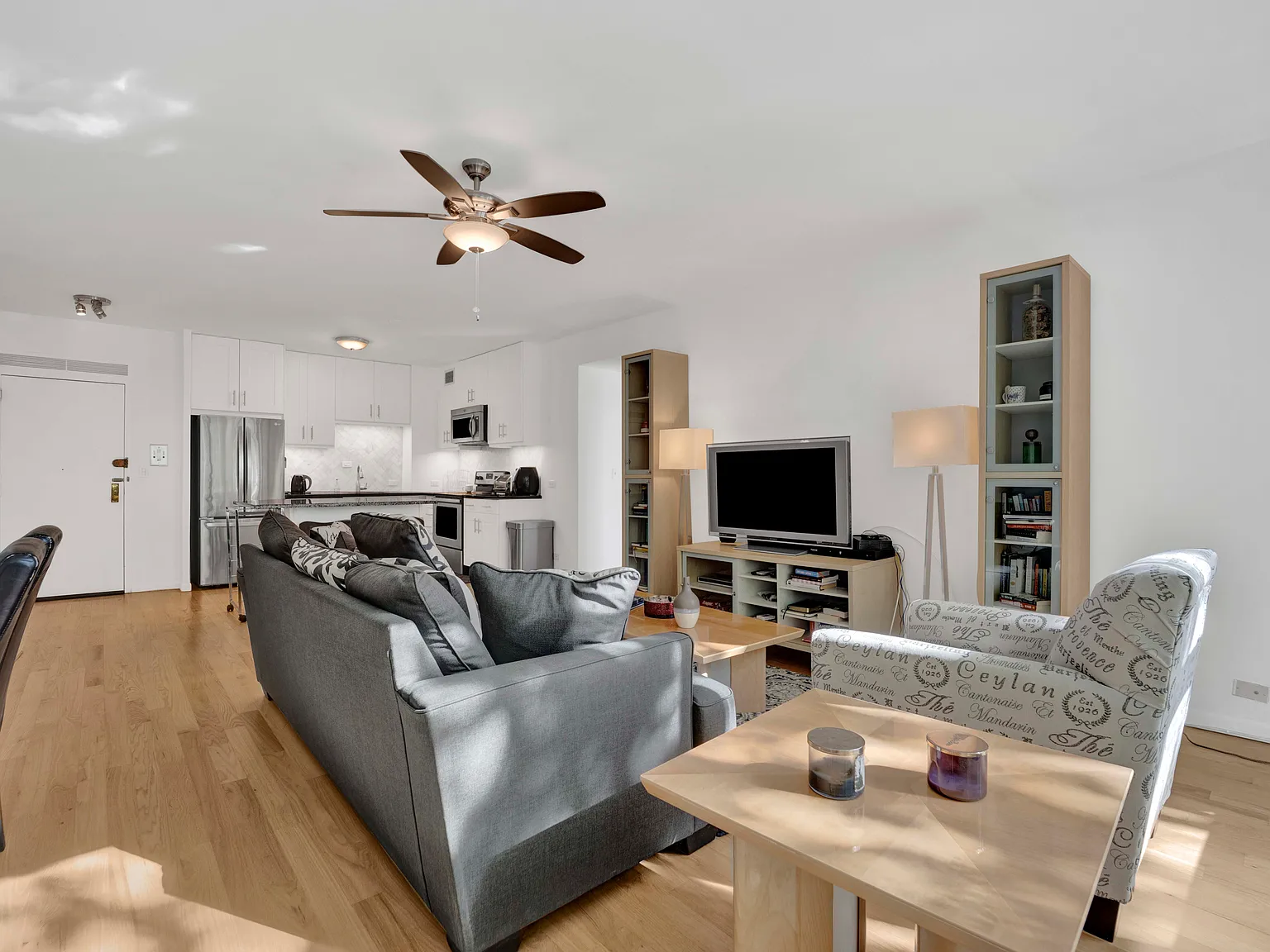 2 bed, 1200 sqft, $3,500 — Photo 4