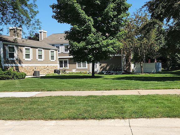 2nd image of 41708 Onaway Dr