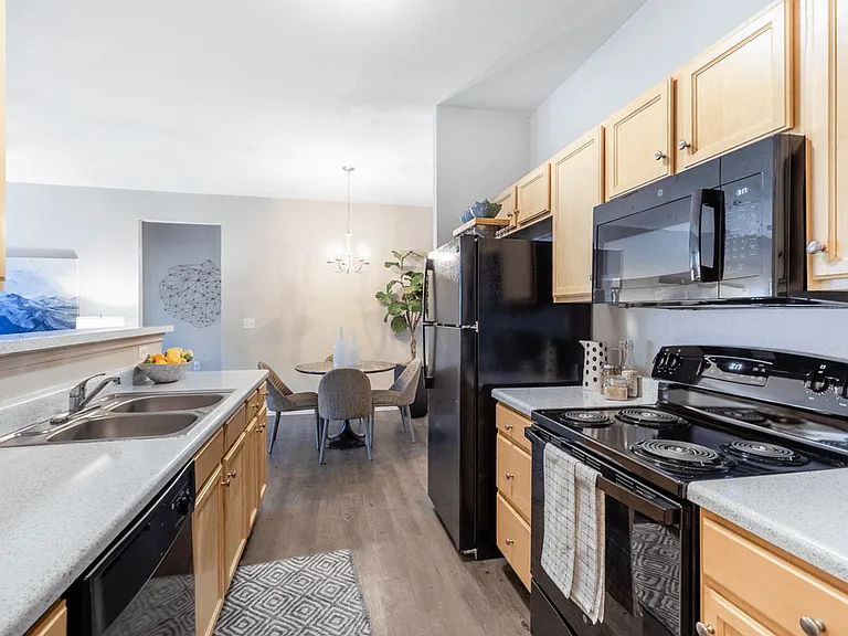 Park Place at Loyola Apartments — Photo 31