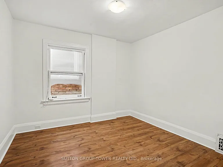 118 Castlefield Ave — Photo 15