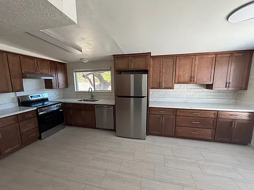 9610 E Vicks Pl Photo 1
