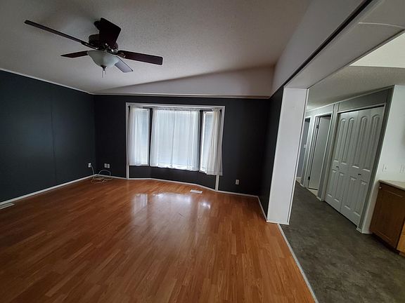 4th image of 10439 102nd St