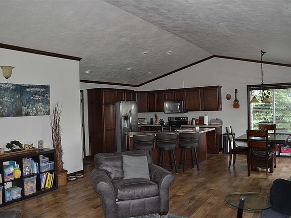 4th image of W6231 Sherwood Point Ct