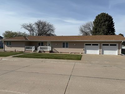 218 W 8th Ave, Holdrege, NE, 68949