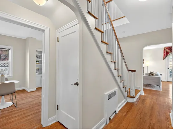 7 Roosevelt Terrace image 8 of 49