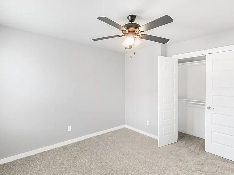 410 Peach Ave — Photo 36