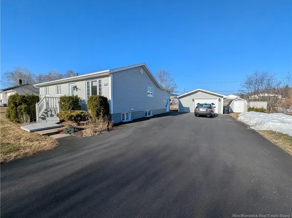 2025 Balsam Ave, Bathurst, NB E2A 4X4