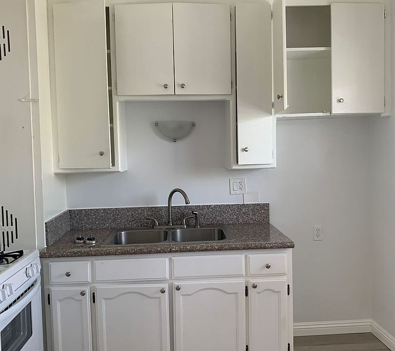 1st image of 2200 Myrtle Ave APT 10