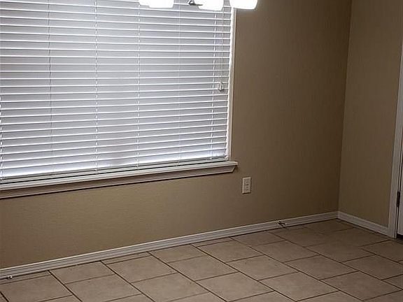 3rd image of 1217 Anemone Dr