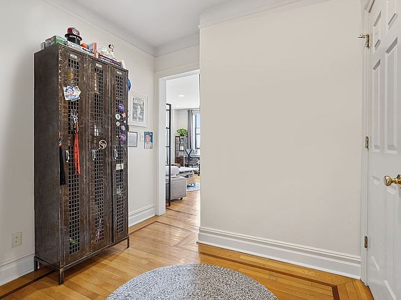 5th image of 725 Riverside Dr APT 8D