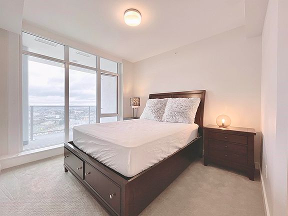 5th image of 1788 Gilmore Ave N #2703