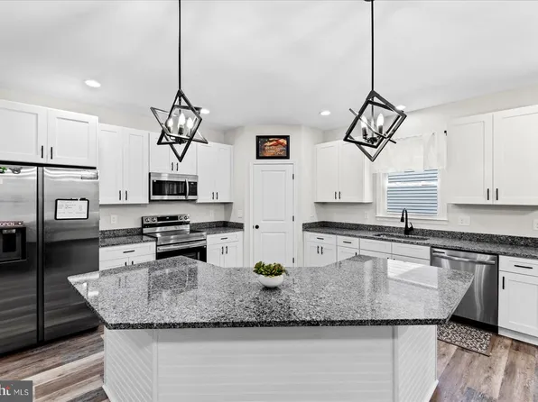 192 Woodmount Dr, Colonial Beach, VA 22443