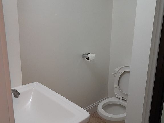 2nd image of 423 Bradford St NE #2