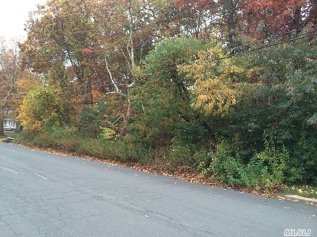 1st image of 31 Oaktree Dr
