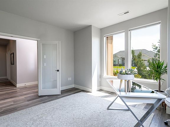 3rd image of 1825 Sunshine Ave