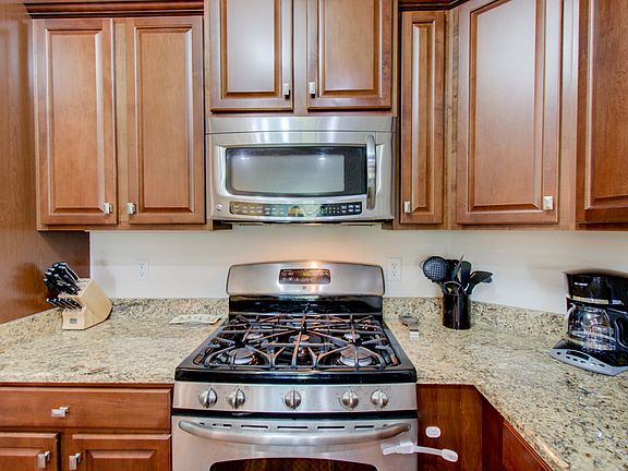 5th image of 17490 Crest Hill Dr