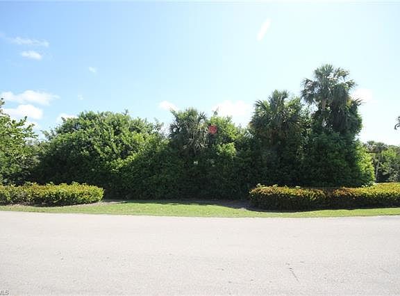 5th image of 366 Live Oak Ln