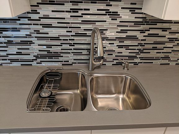 2nd image of 5640 N Gladys Ave APT E