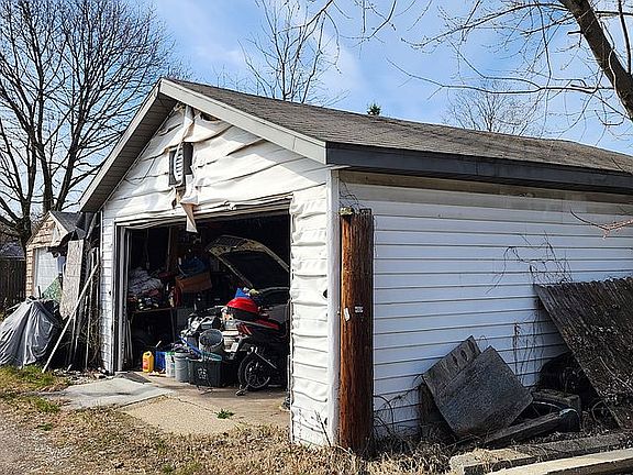 3rd image of 1810 Werwinski St