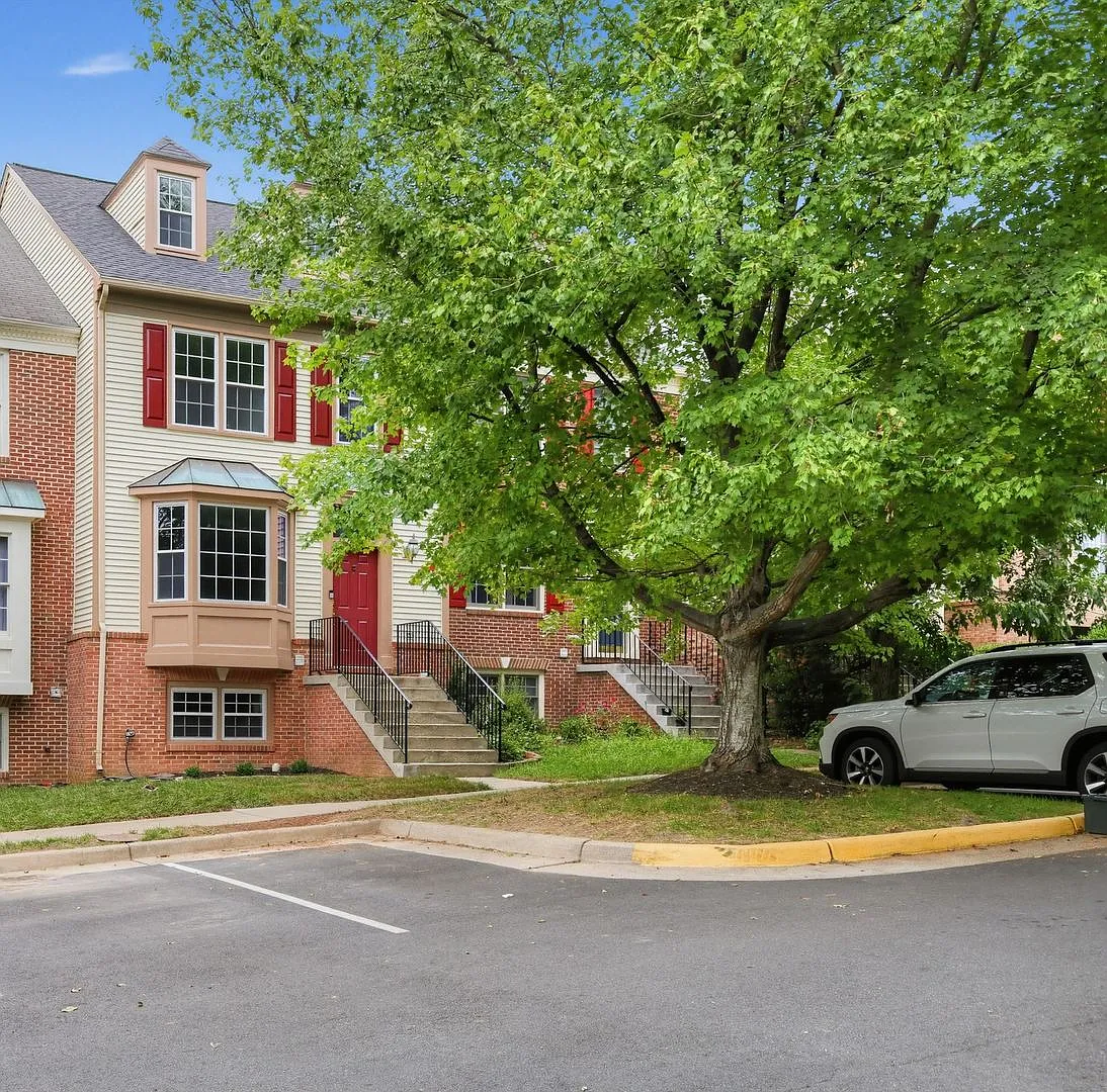 Beautifully Updated Home in the West Springfield High School Pyramid! — Photo 1
