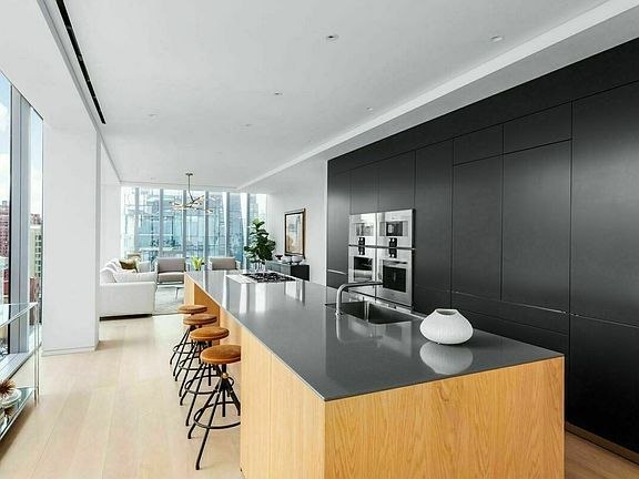 3rd image of 515 W 29th St