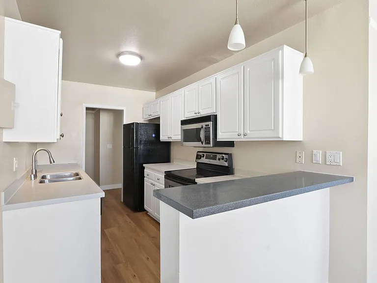 950 4th Street — Photo 14
