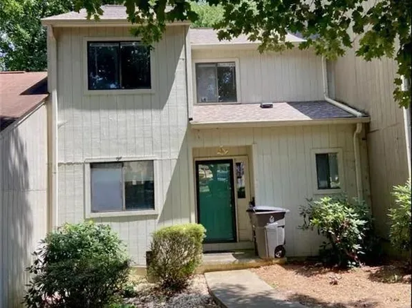 242 Lamplighter Cir, Winston Salem, NC 27104