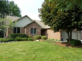 8385 Lindamar Ln, Shelby Township, MI