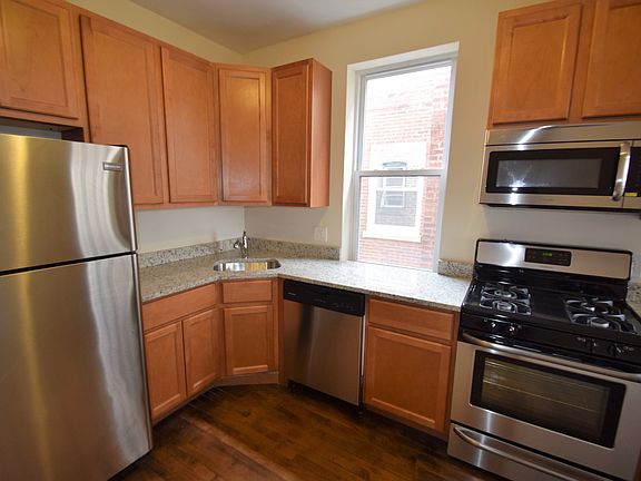 5th image of 2105 W Lawrence Ave