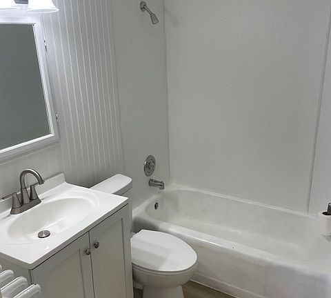 5th image of 734 E Park St